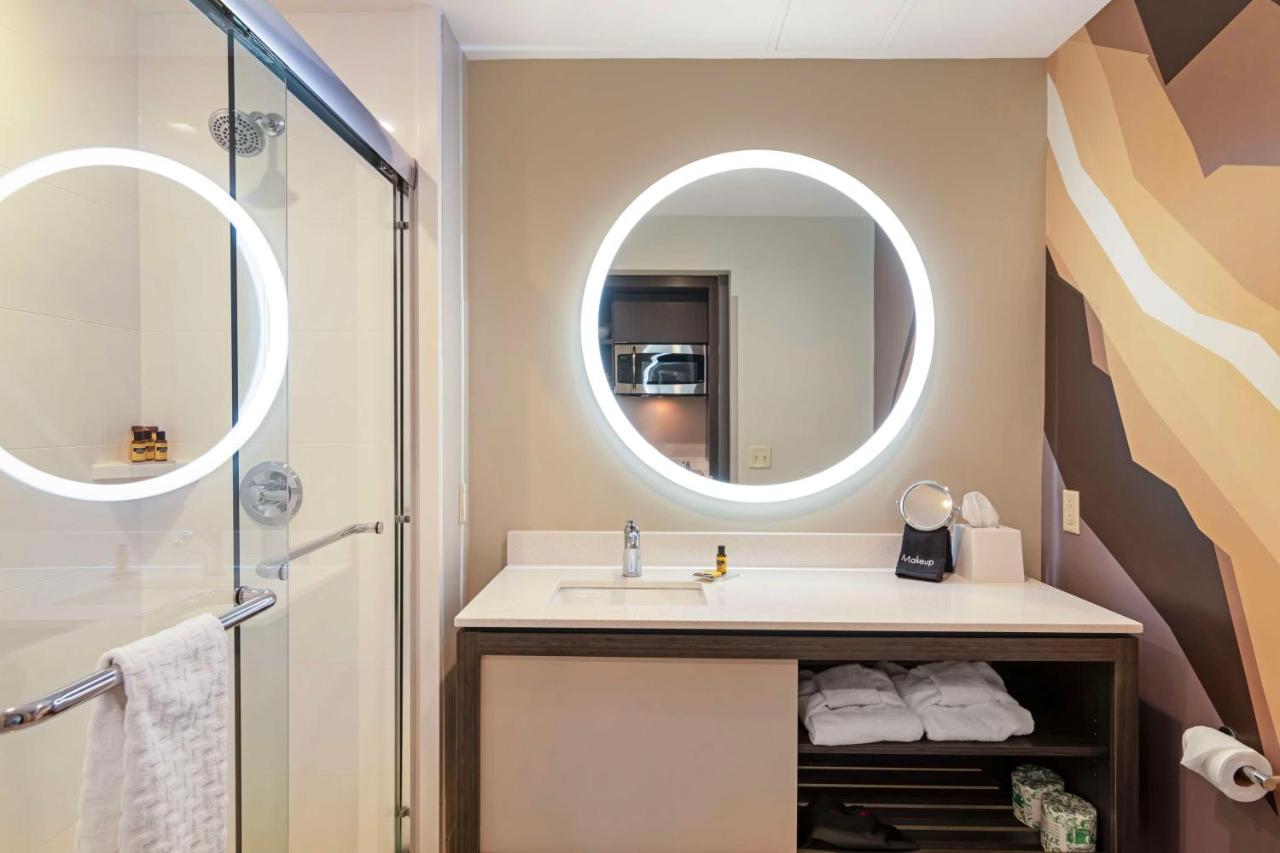 King Room with Communication Assistance and Kitchenette at Best Western Plus Executive Residency Rigby's Water World Hotel