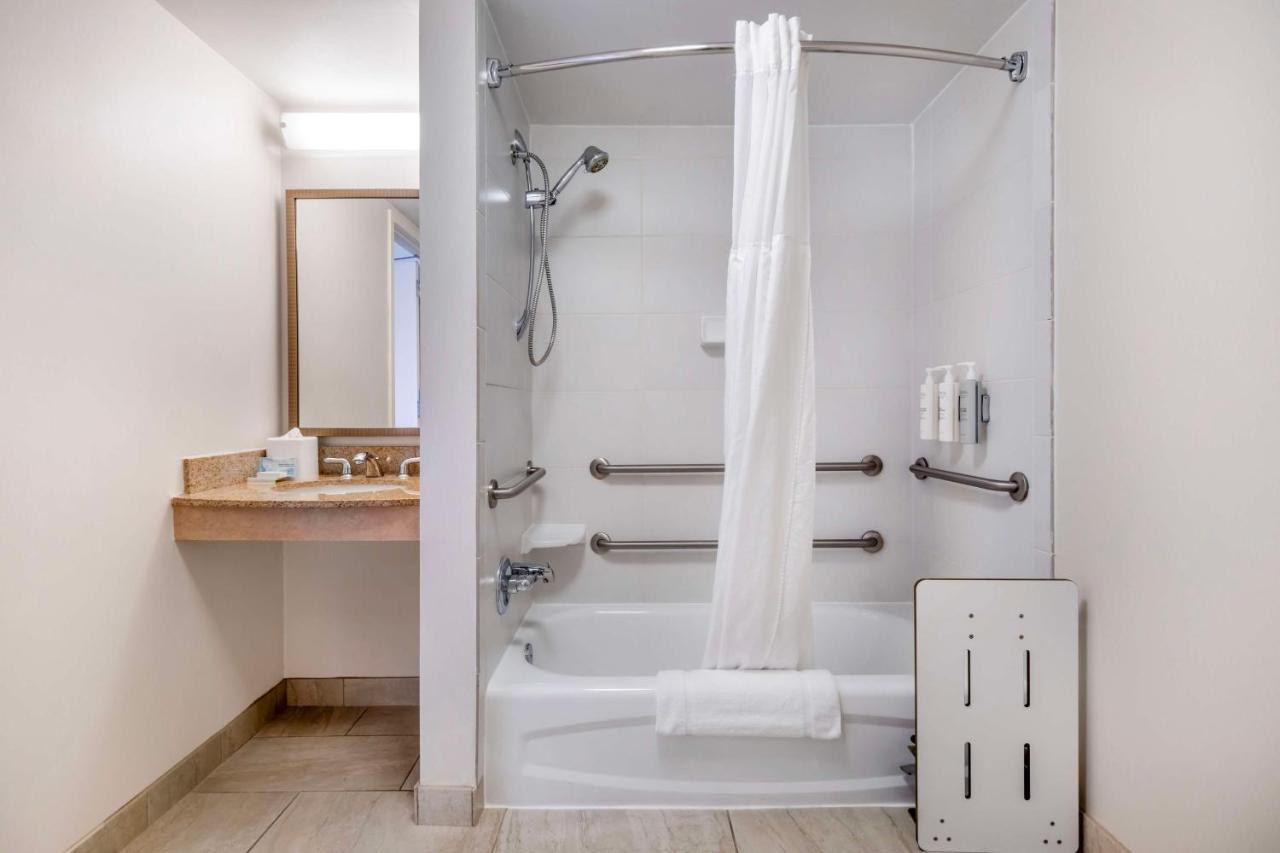 King Room- Mobility Hearing Accessible-Non Smoking at Hilton Garden Inn Lexington Hamburg