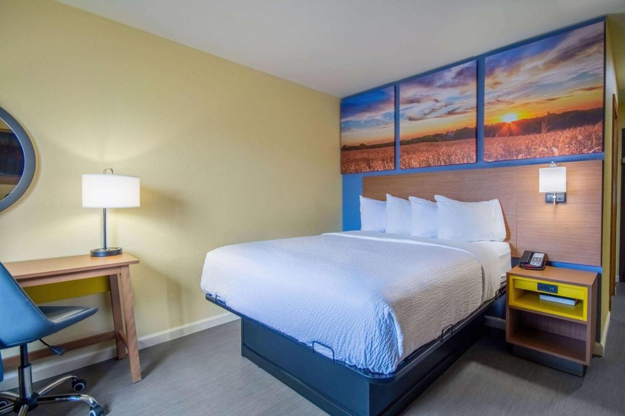 Queen Room with Two Queen Beds - Disability Access at Days Inn & Suites by Wyndham Waterloo