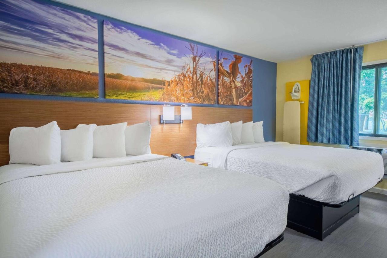 Queen Room with Two Queen Beds - Disability Access at Days Inn & Suites by Wyndham Waterloo