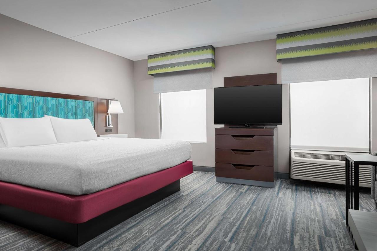 King Studio with Sofa Bed - Non-Smoking at Hampton Inn & Suites ATL-Six Flags