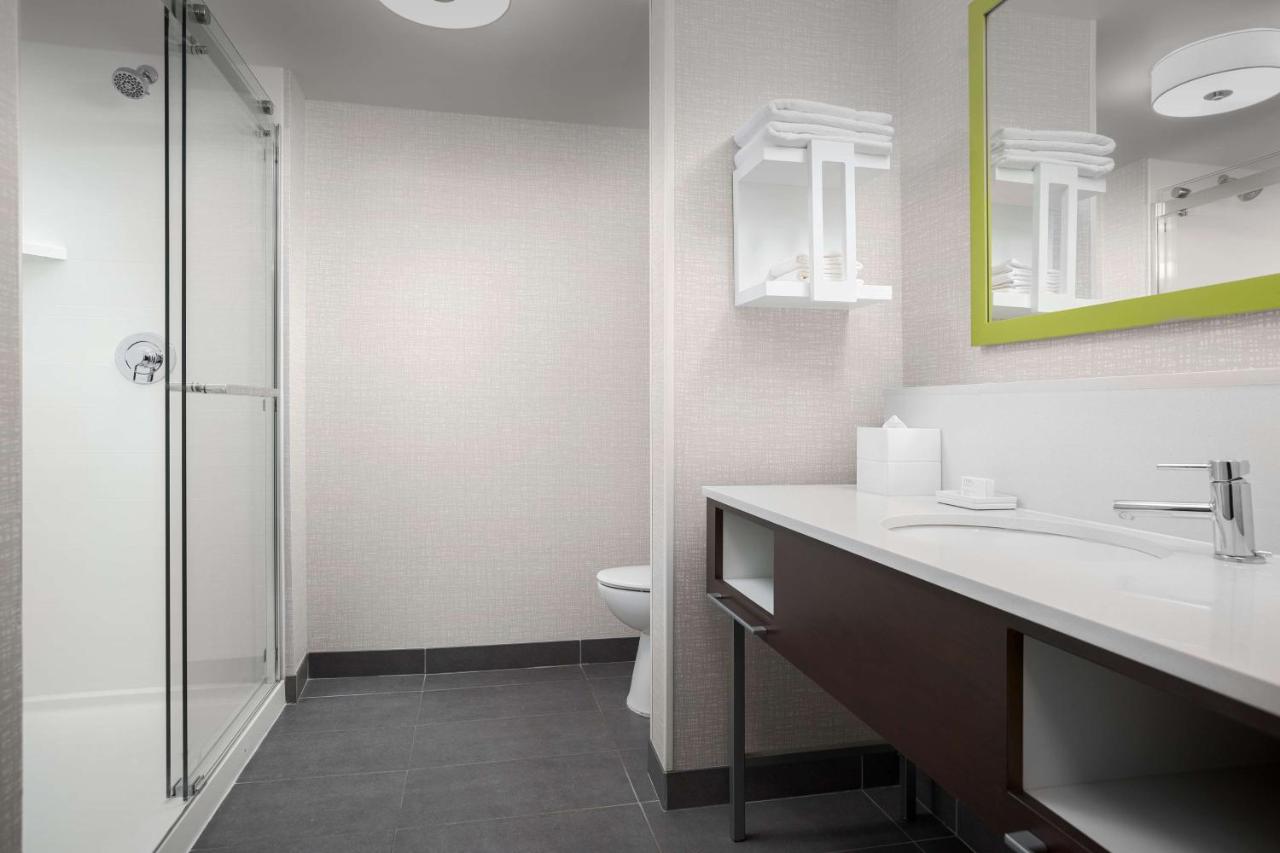 Deluxe King Room - Non-Smoking at Hampton Inn & Suites ATL-Six Flags