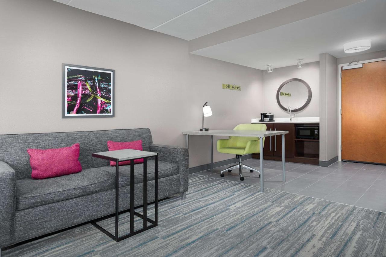 King Studio with Sofa Bed - Non-Smoking at Hampton Inn & Suites ATL-Six Flags