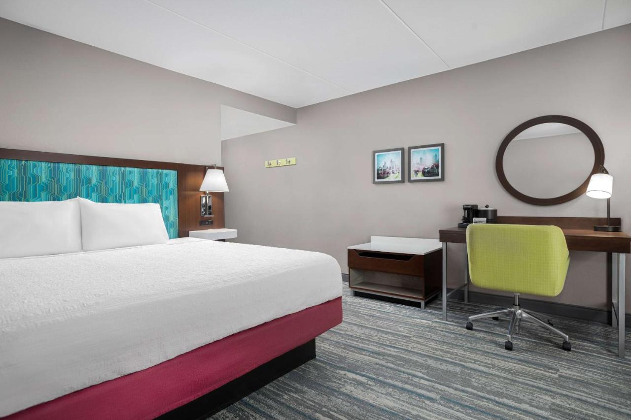 Deluxe King Room - Non-Smoking at Hampton Inn & Suites ATL-Six Flags