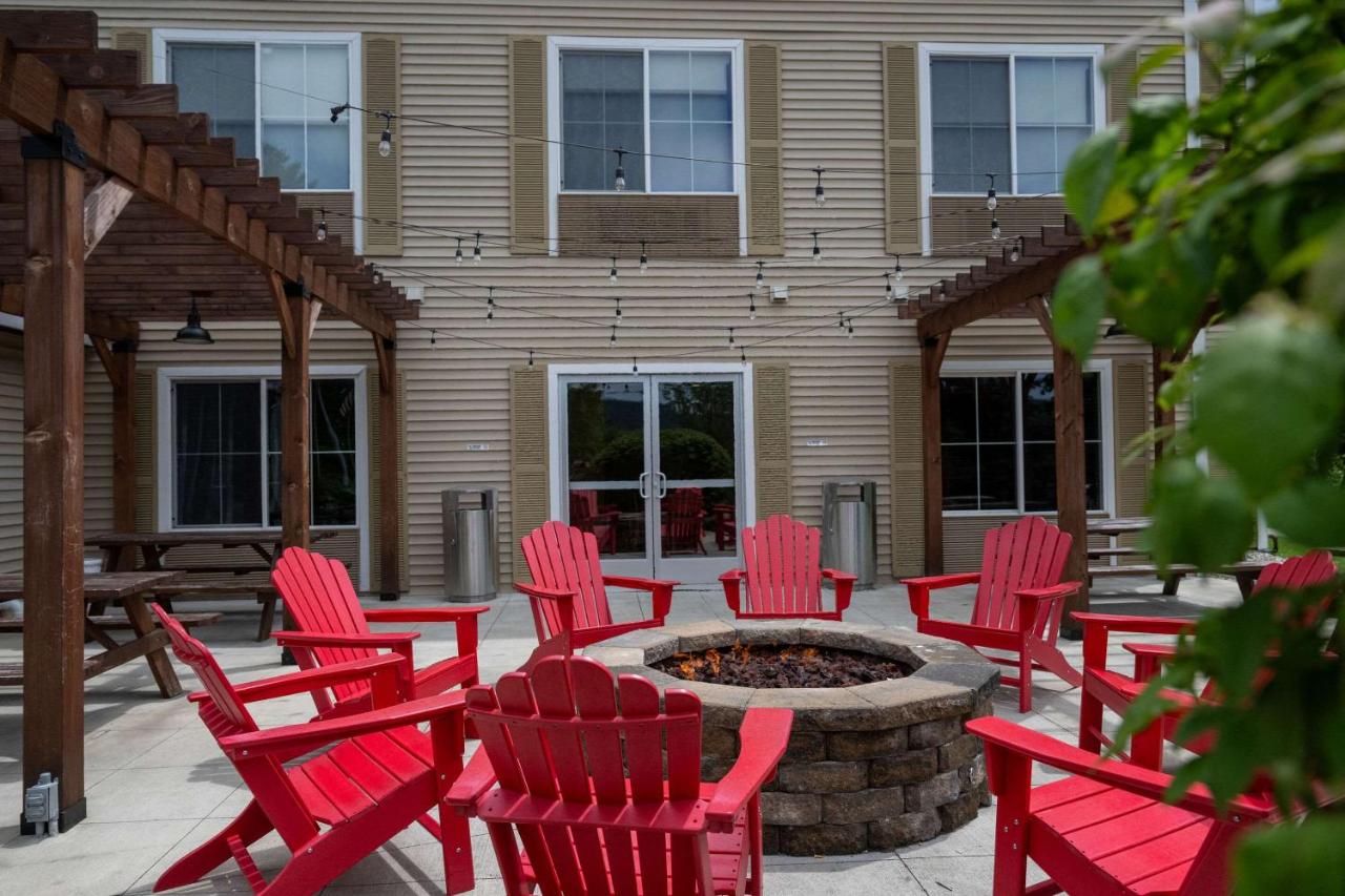 | Country Inn & Suites by Radisson Lake George