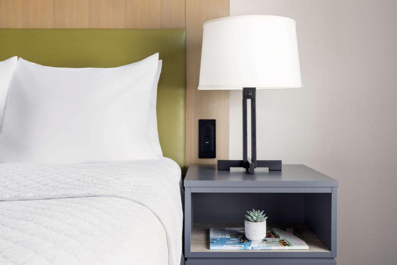King Suite at Country Inn & Suites by Radisson, Big Flats (Elmira), NY