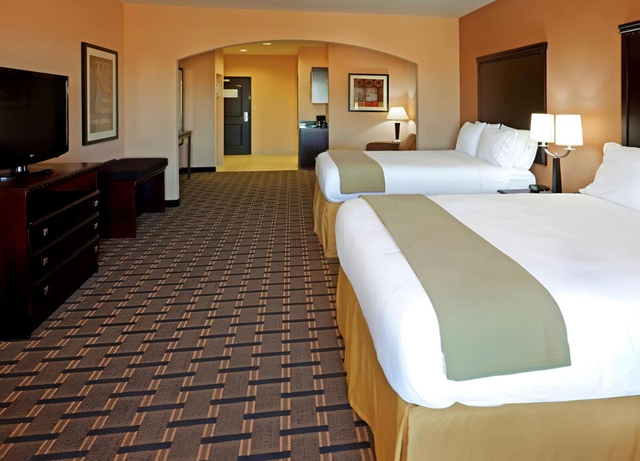 Standard Queen Room with Two Queen Beds - Non Smoking at Comfort Inn & Suites Dallas Medical - Market Center