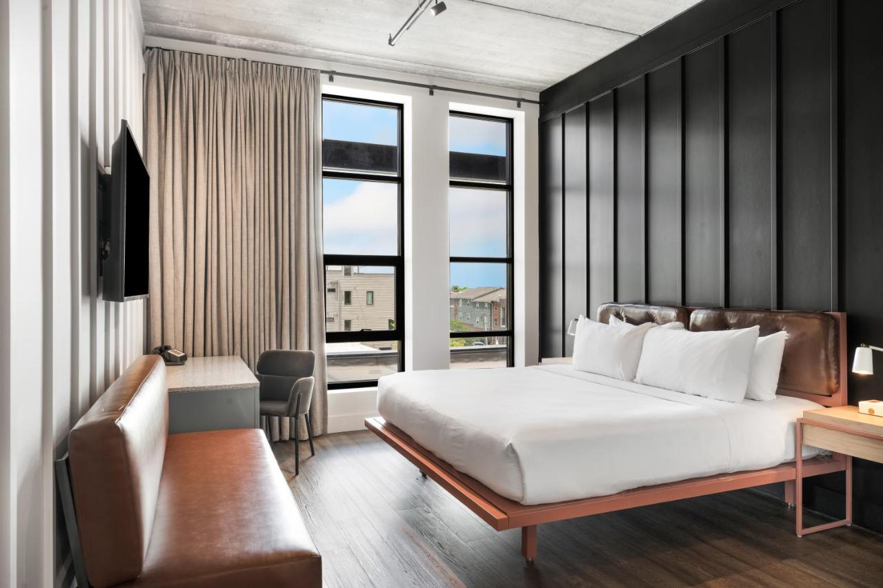 King Room at Waymore's Hotel Nashville