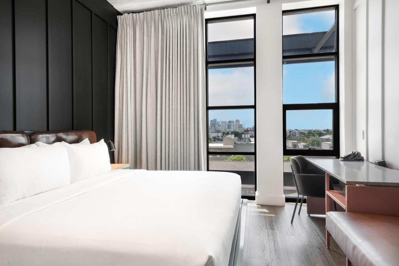 Superior King Room at Waymore's Hotel Nashville