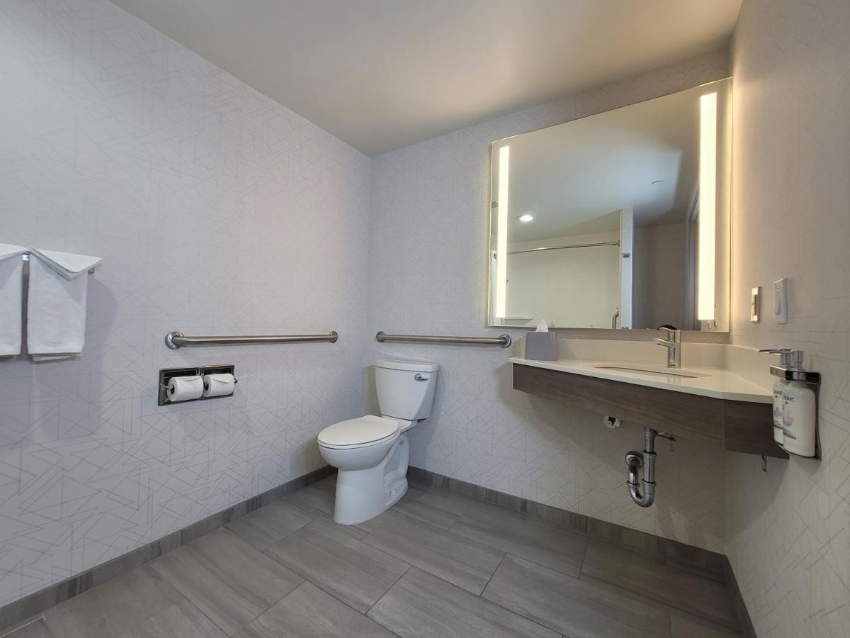 Double Room - Disability Access at Holiday Inn Express San Diego South - Chula Vista by IHG