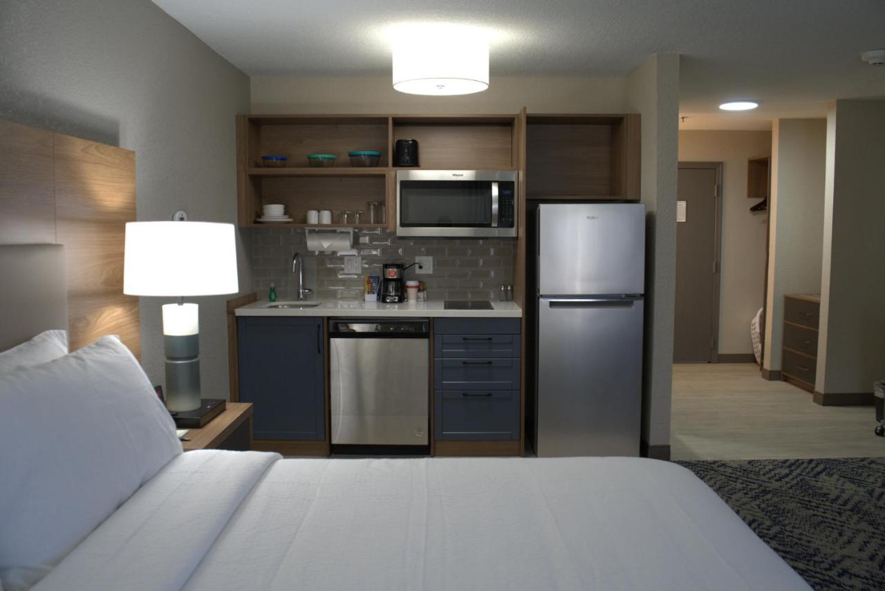 | Hawthorn Suites by Wyndham Wichita West