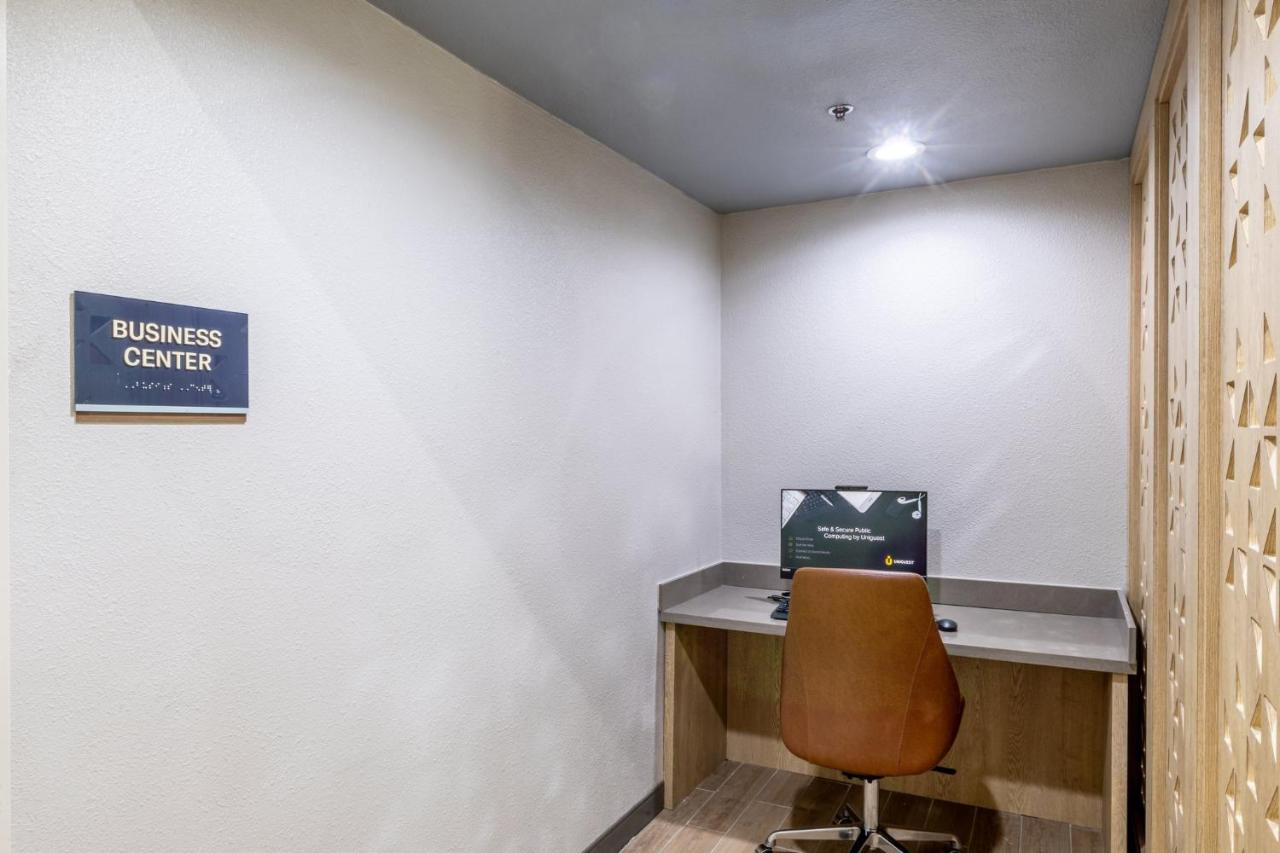 | Hawthorn Suites by Wyndham Wichita West