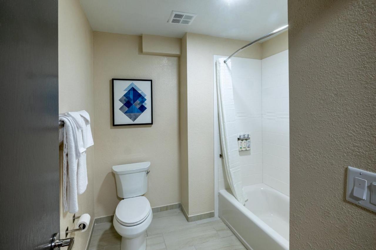 | Hawthorn Suites by Wyndham Wichita West