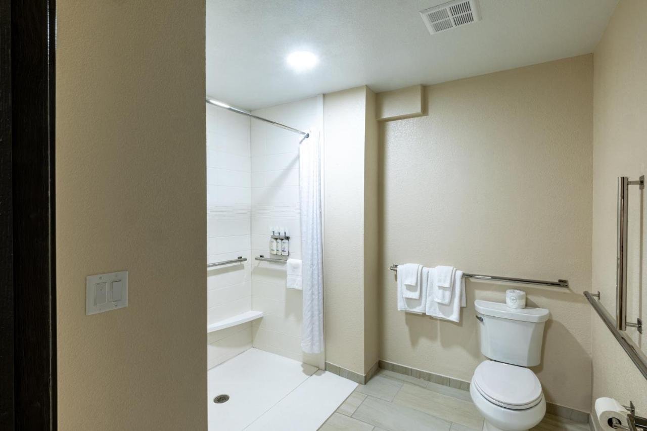 Queen Studio Suite with Accessible Tub - Non-Smoking at Candlewood Suites Wichita Northwest by IHG