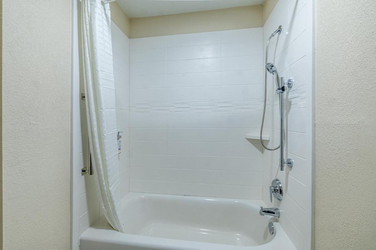 Queen Studio Suite with Accessible Tub - Non-Smoking at Candlewood Suites Wichita Northwest by IHG