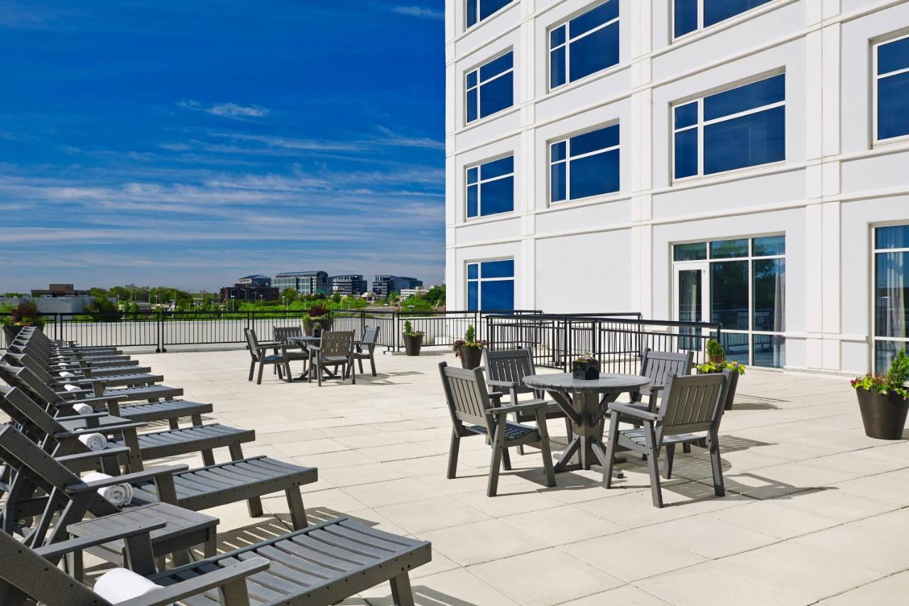 | The Westin Chicago Lombard