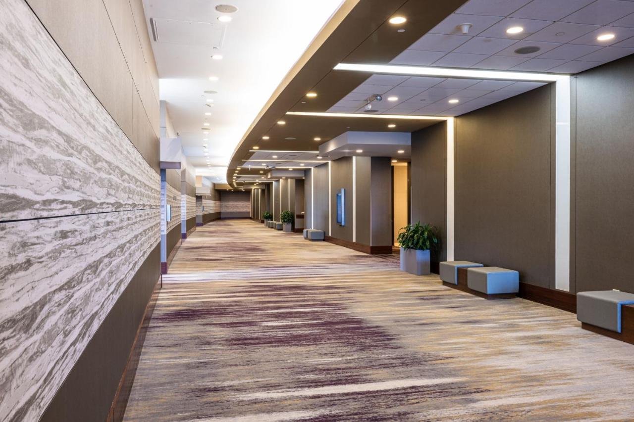 | The Westin Chicago Lombard