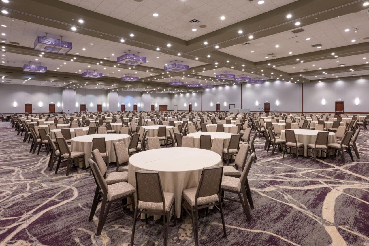 | The Westin Chicago Lombard