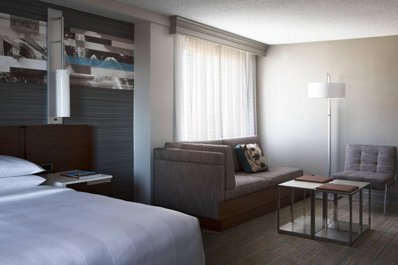 Executive King Room with Sofa Bed at Kansas City Marriott Country Club Plaza