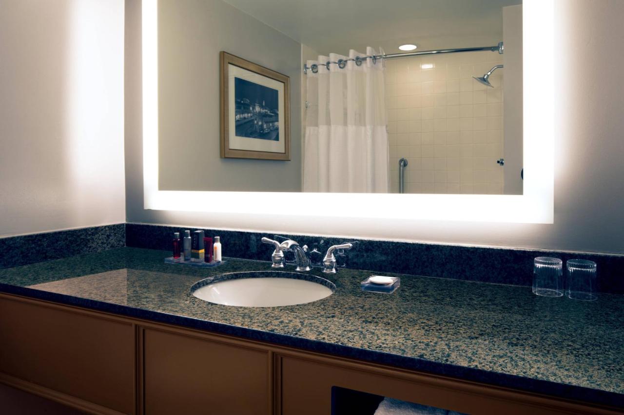 Double Room with Two Double Beds at Kansas City Marriott Country Club Plaza
