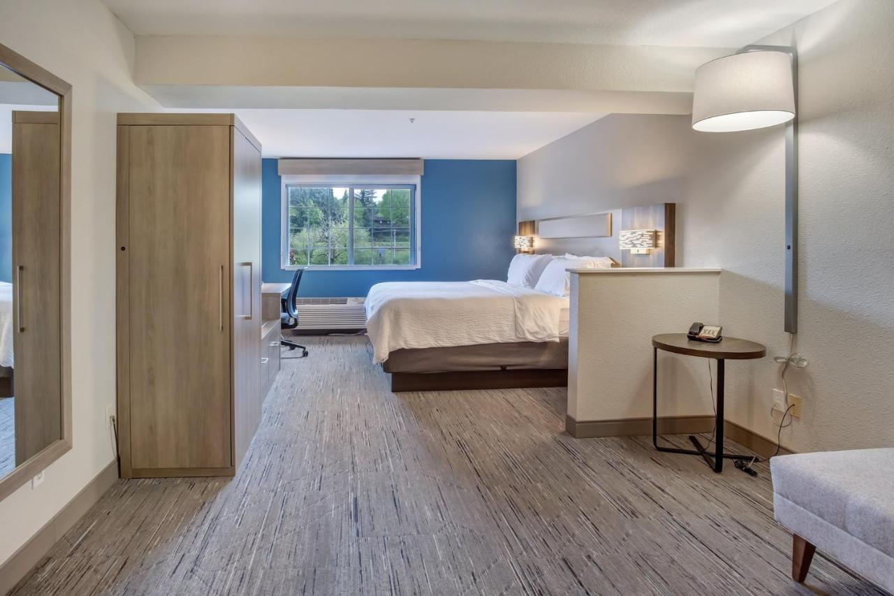 | Holiday Inn Express Portland East - Troutdale, an IHG Hotel