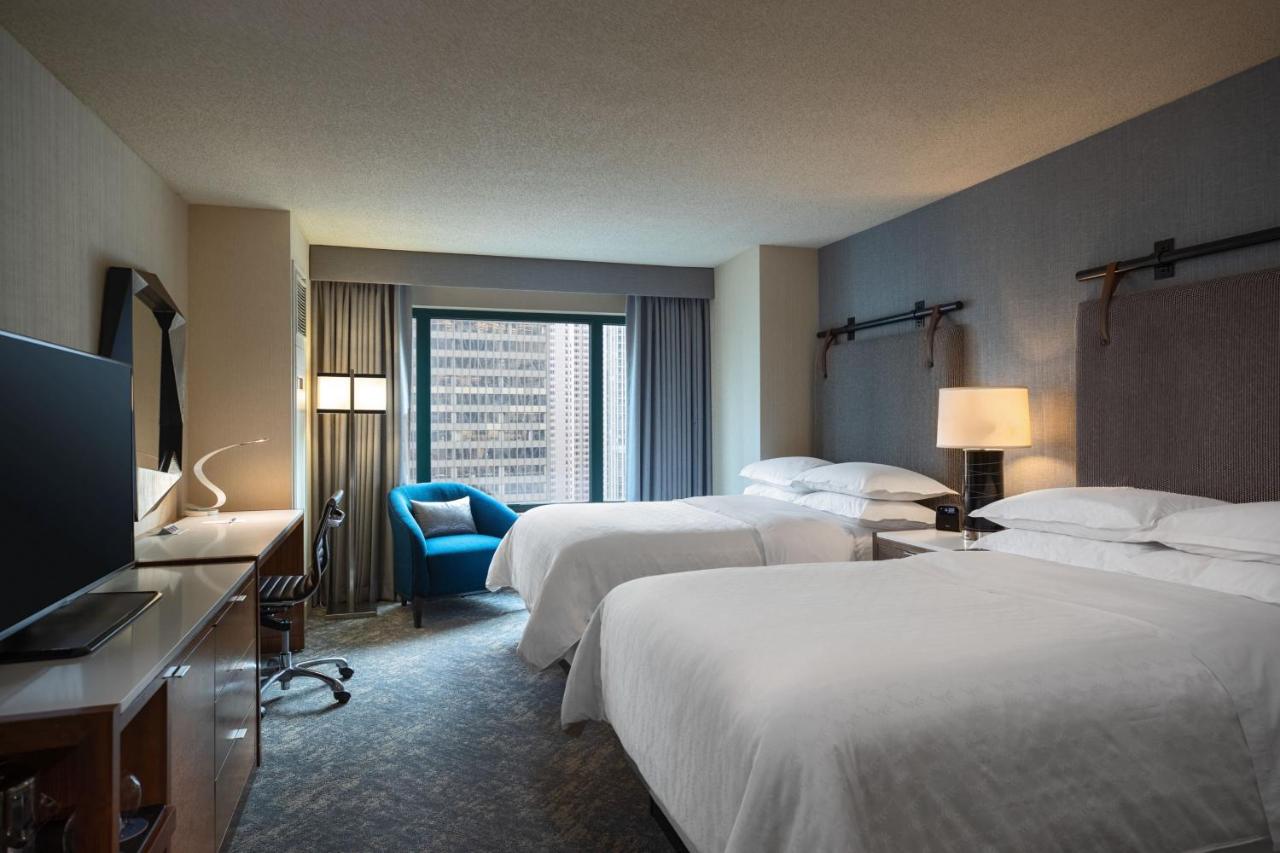 Deluxe Double Room with River View at Sheraton Grand Chicago Riverwalk