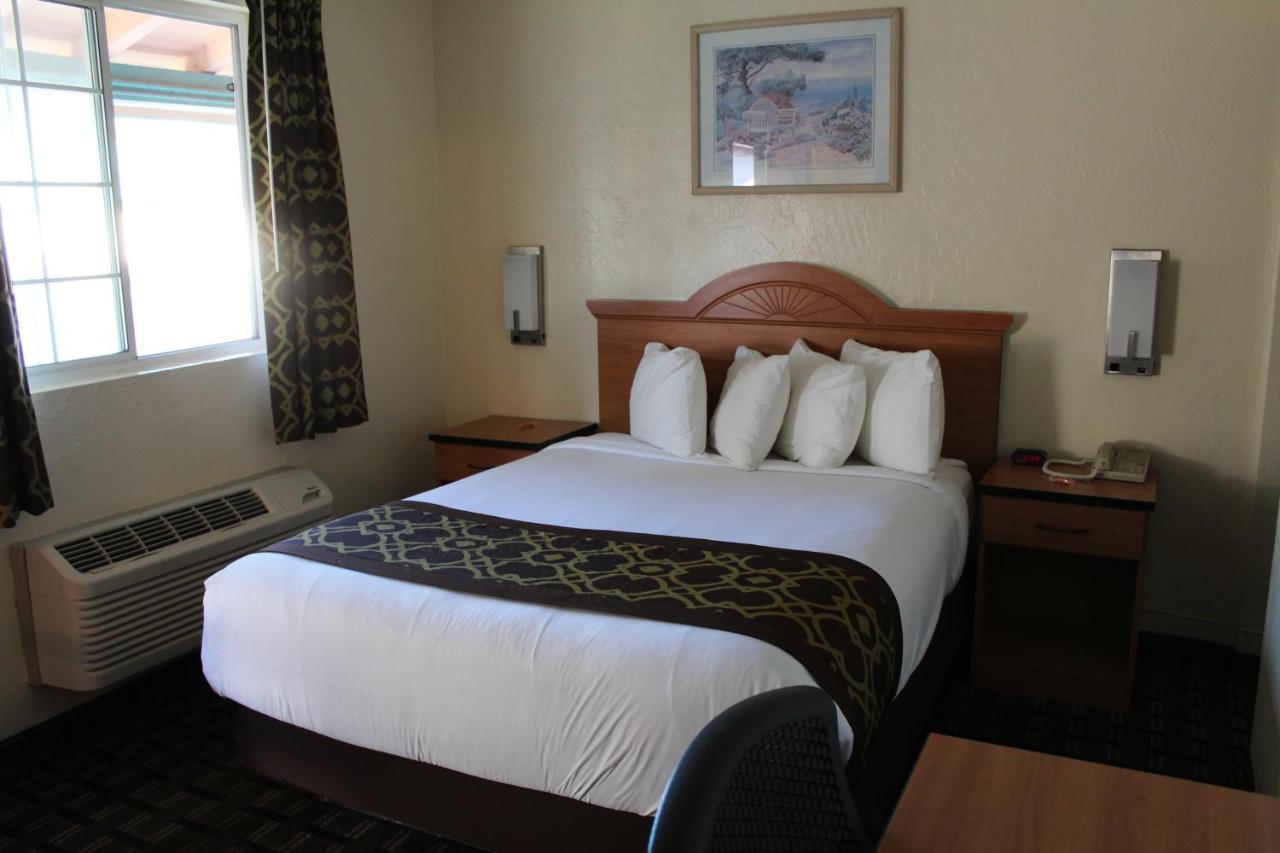 | Riverside Inn & Suites Santa Cruz