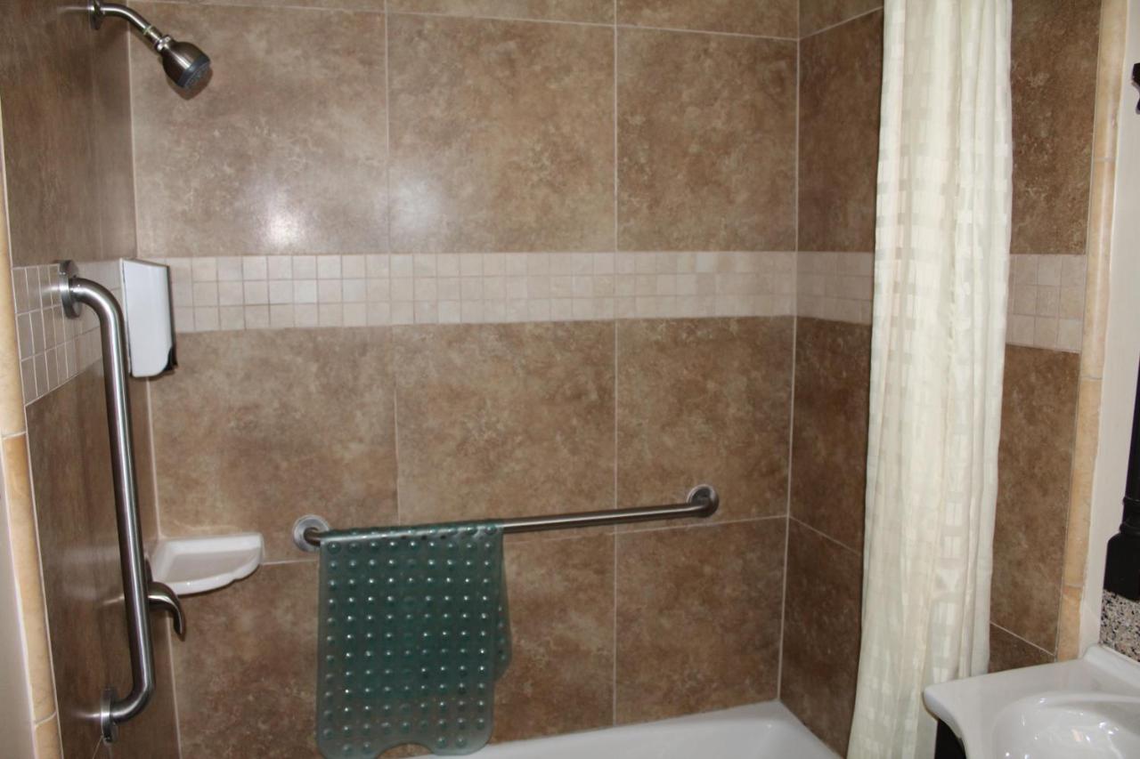 | Riverside Inn & Suites Santa Cruz