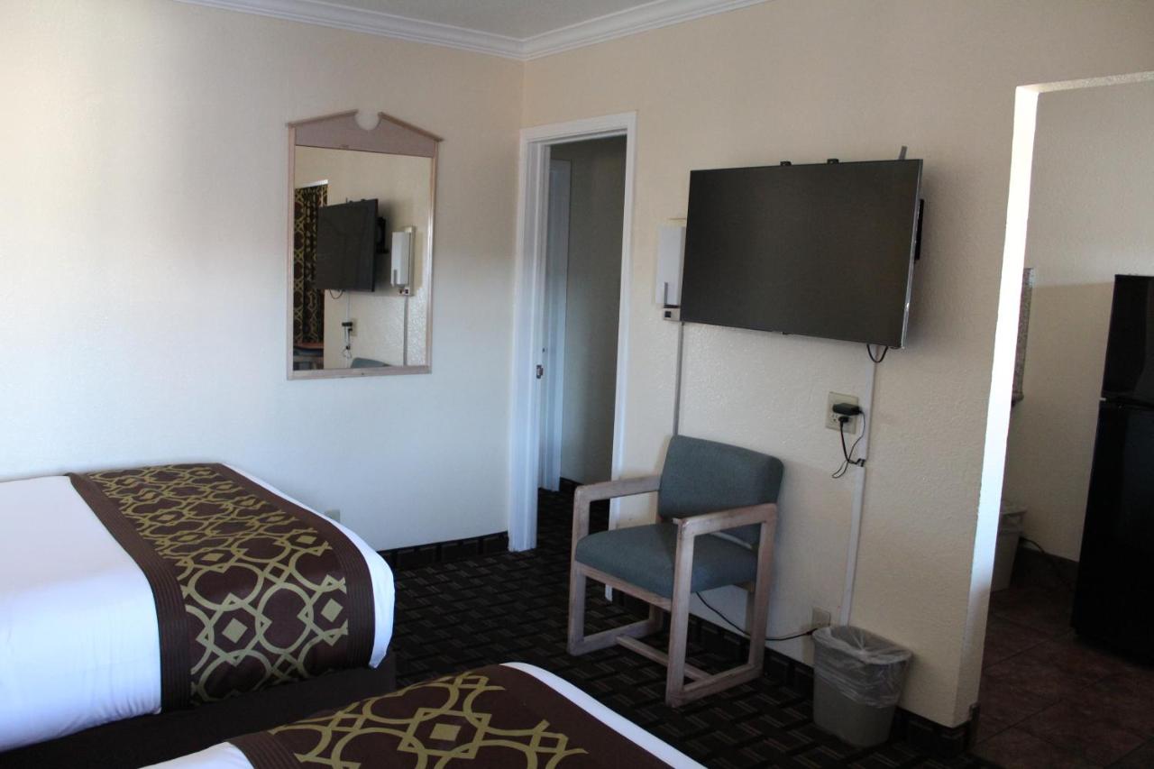 | Riverside Inn & Suites Santa Cruz