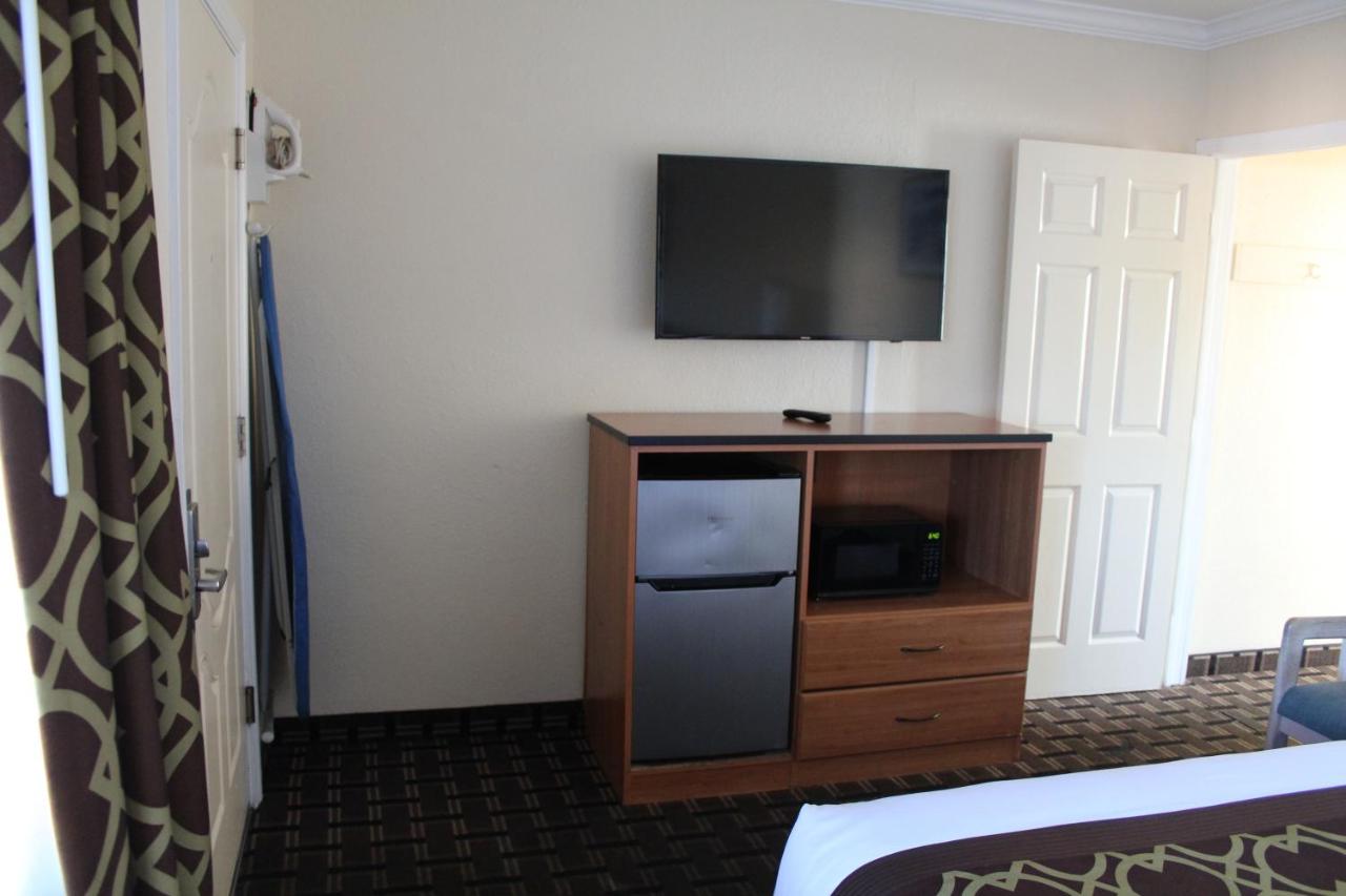 | Riverside Inn & Suites Santa Cruz