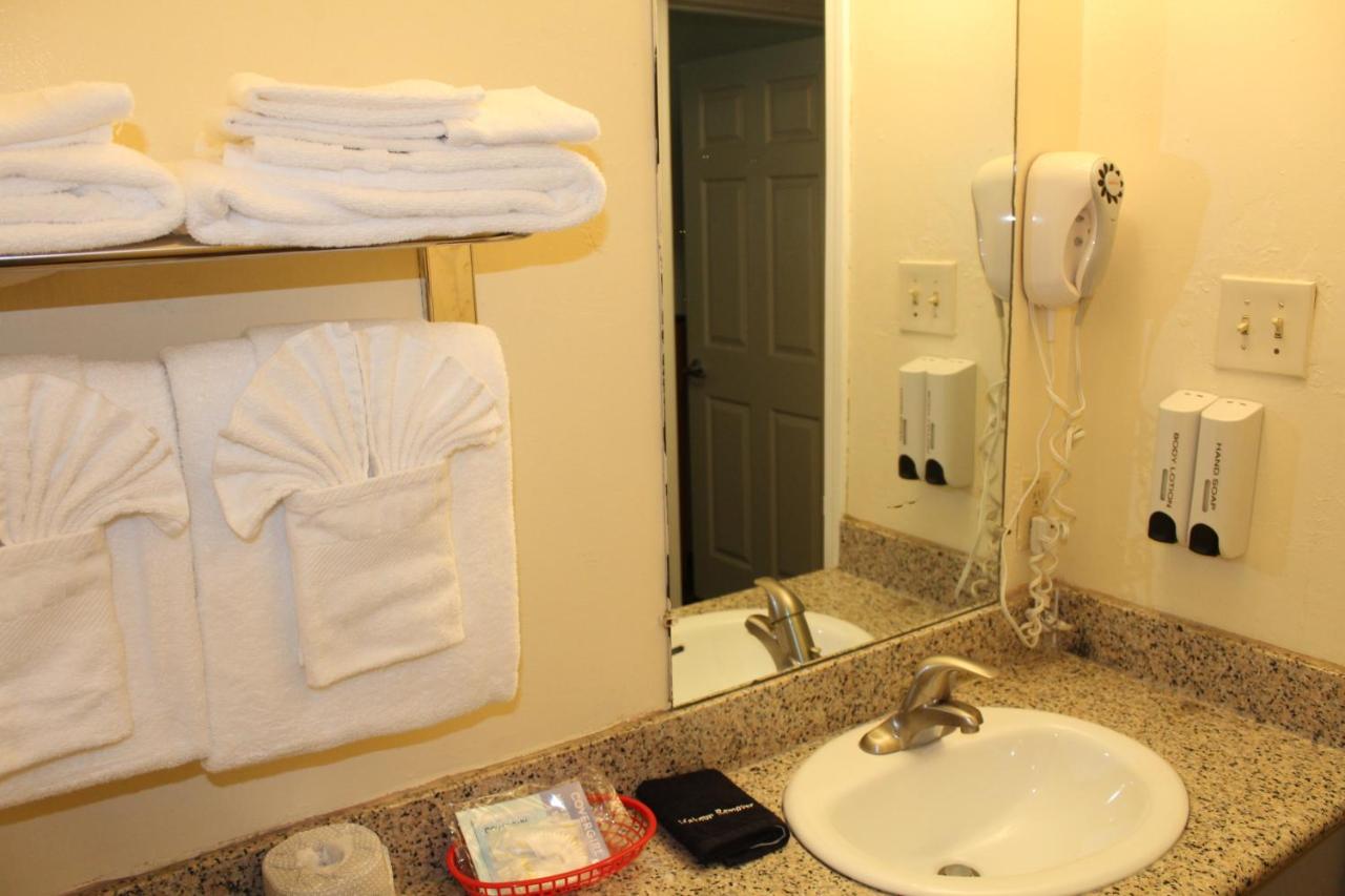 | Riverside Inn & Suites Santa Cruz