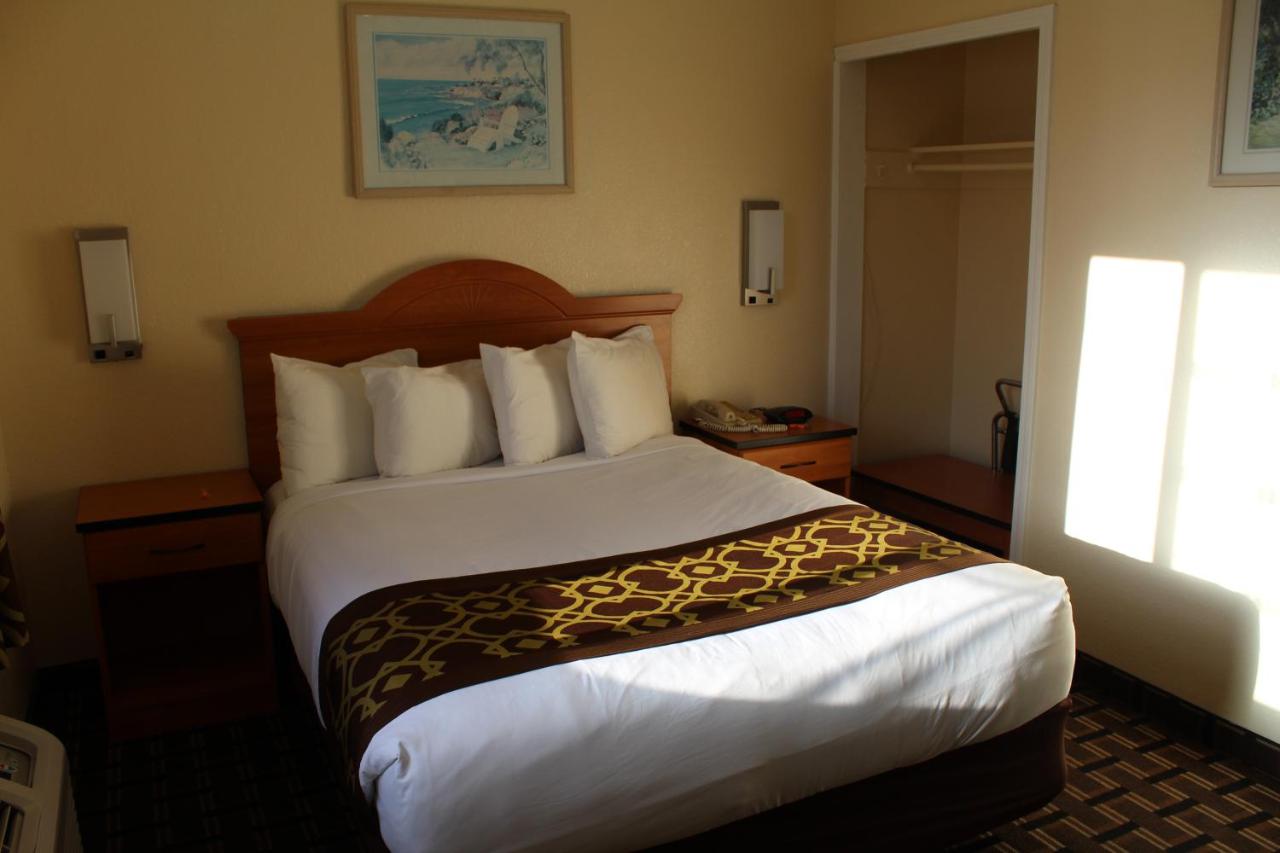 Queen Suite - 2 Queen Beds - Non Smoking at Riverside Inn & Suites Santa Cruz