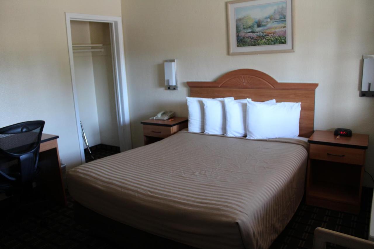 | Riverside Inn & Suites Santa Cruz
