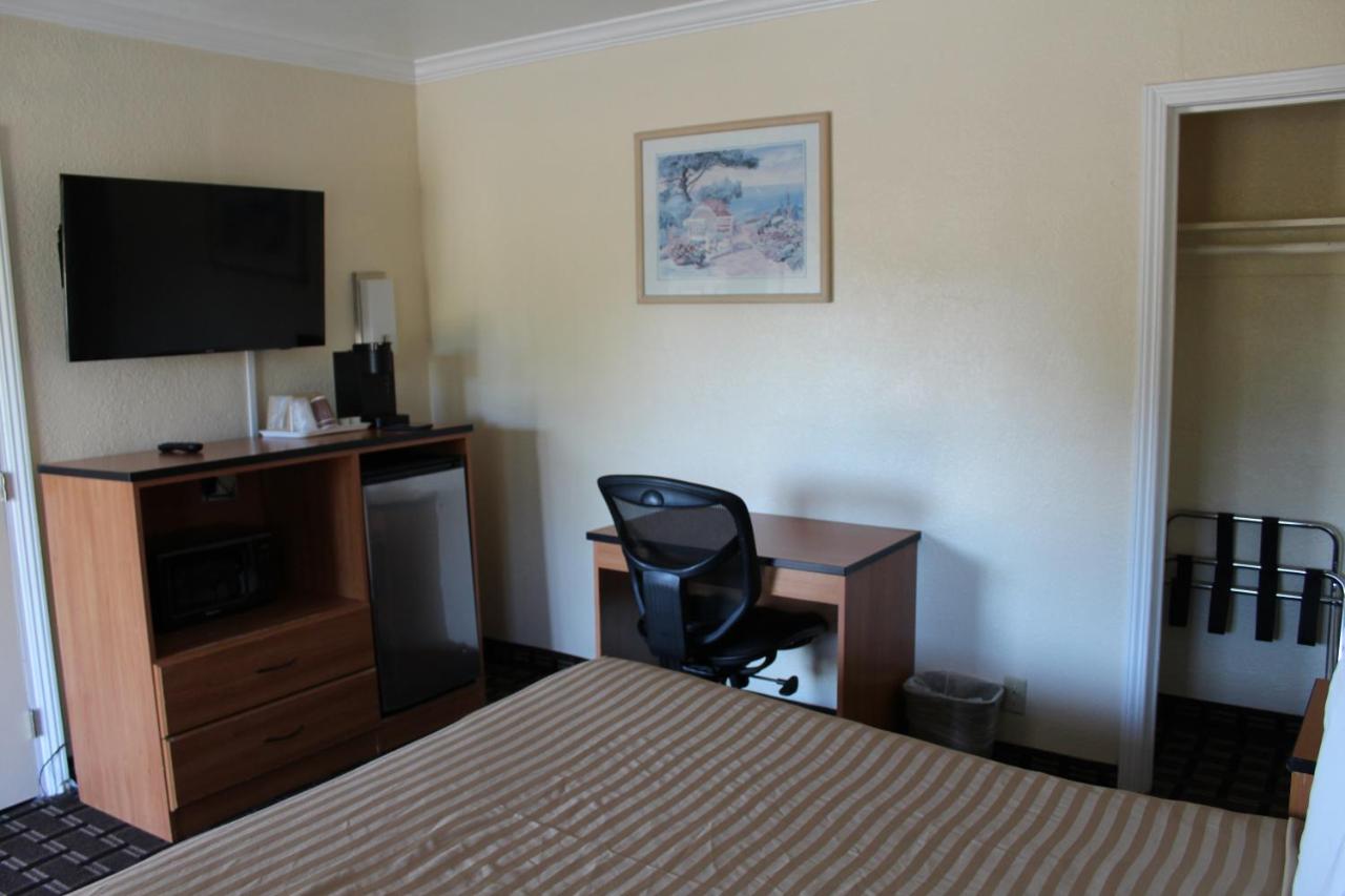 | Riverside Inn & Suites Santa Cruz