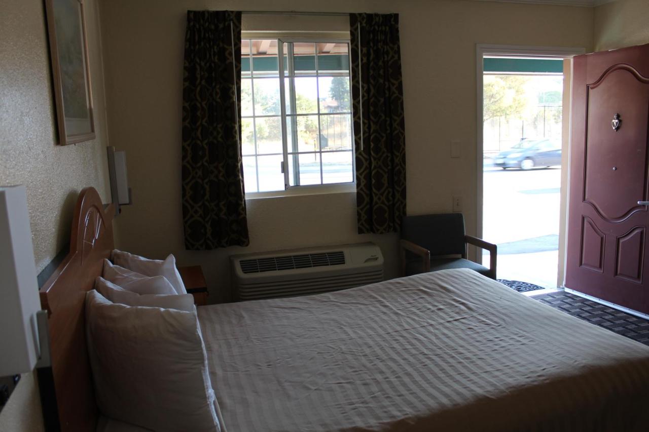 | Riverside Inn & Suites Santa Cruz