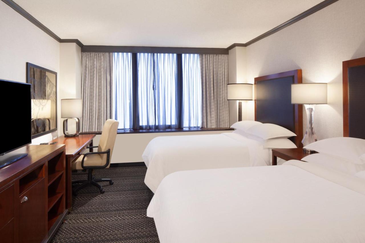 Club Room 2 Beds, Club level, Guest room, 2 Double at Sheraton Anchorage Hotel