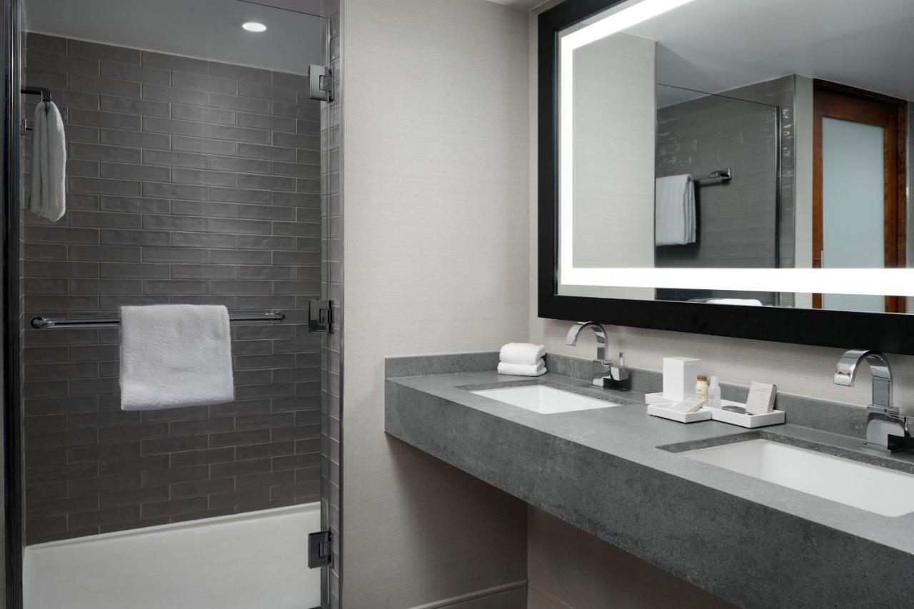 | Renaissance Minneapolis Bloomington Hotel