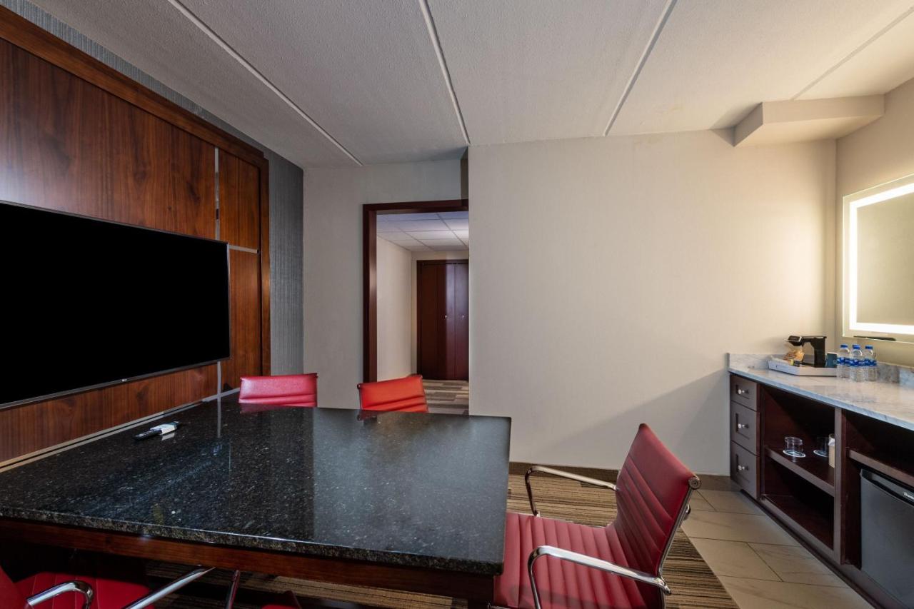 | Four Points by Sheraton Atlanta Airport West