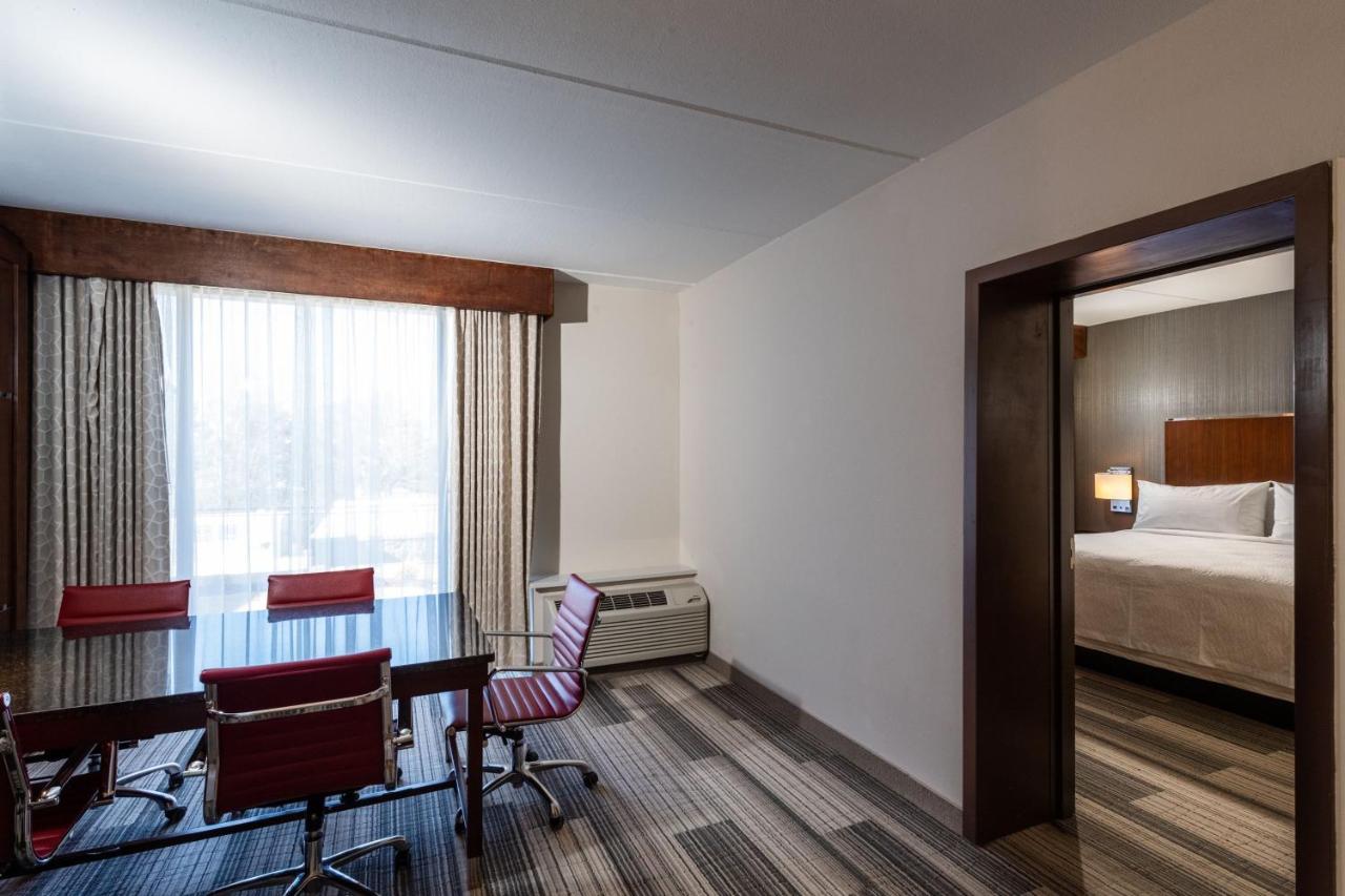 | Four Points by Sheraton Atlanta Airport West