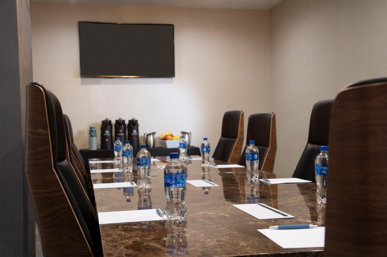 | Four Points by Sheraton Atlanta Airport West