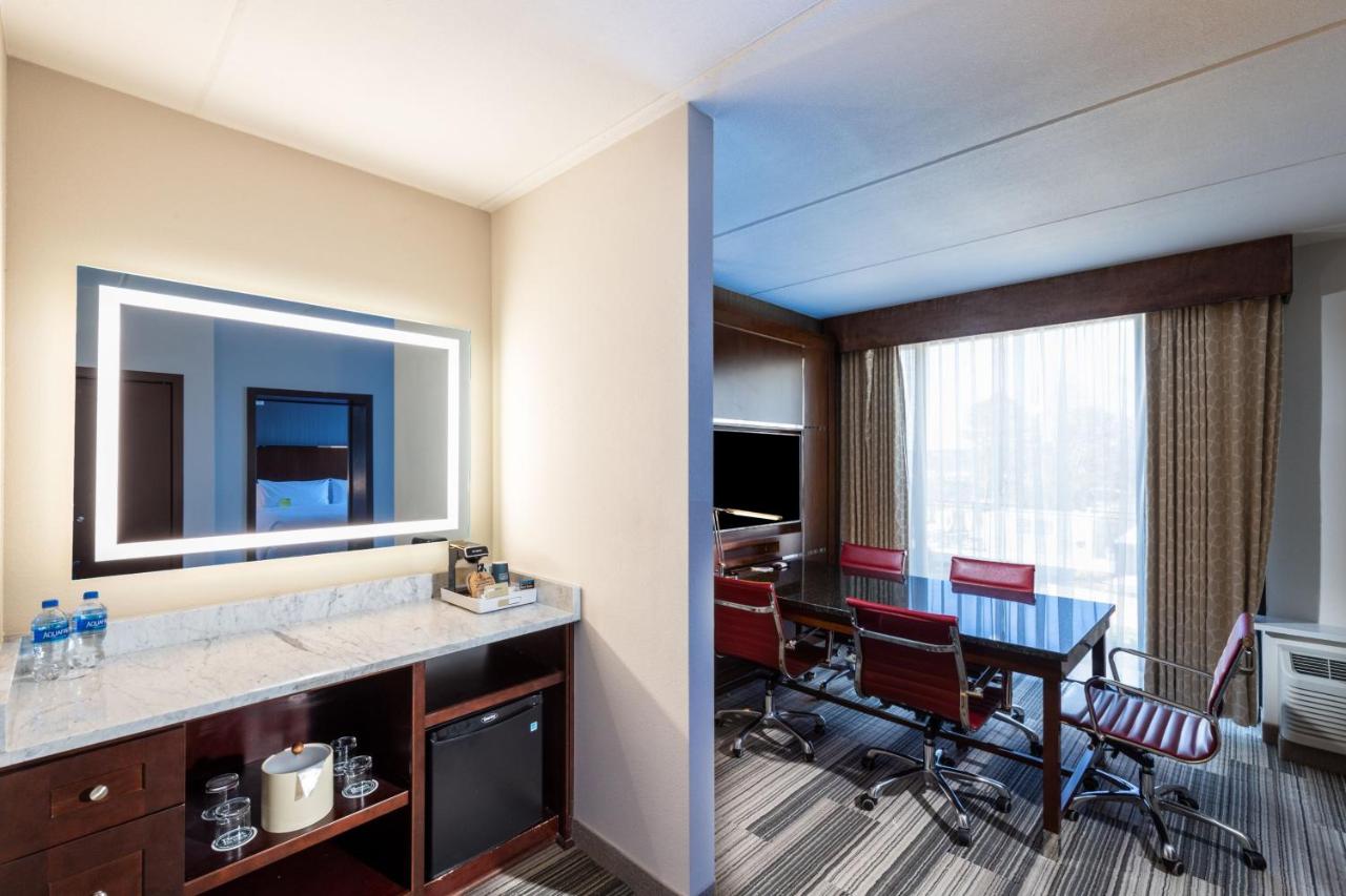 | Four Points by Sheraton Atlanta Airport West