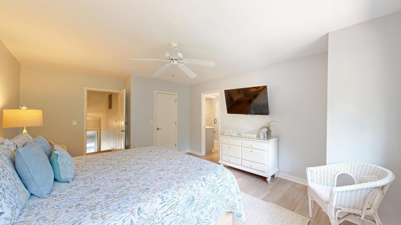 | 213 Turnberry Village