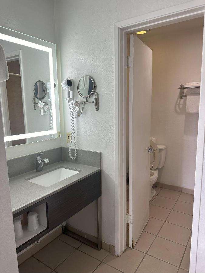 Large Single Room at Hotel Palmeras Chula Vista