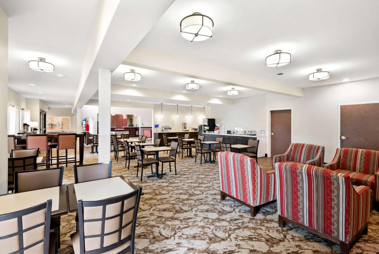 | Best Western Palmyra Inn & Suites