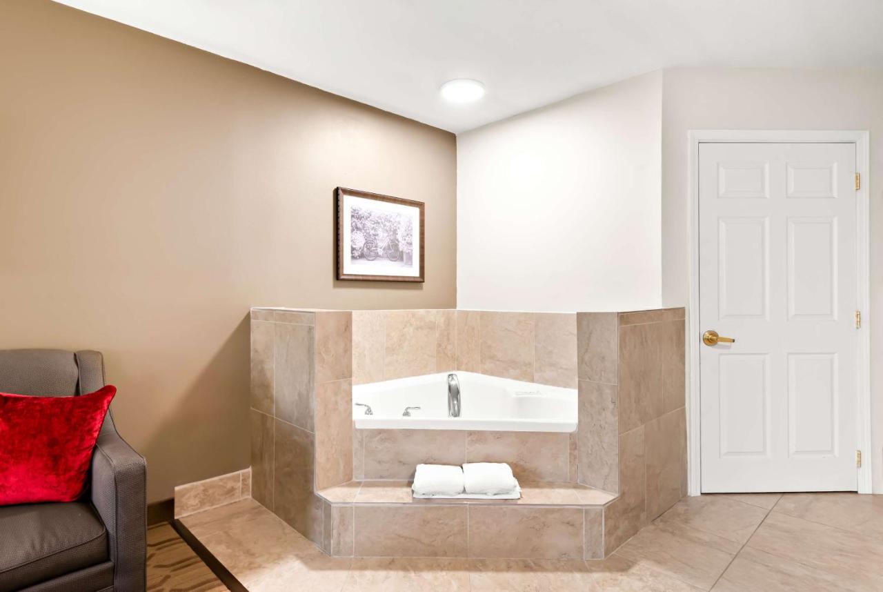 | Best Western Palmyra Inn & Suites