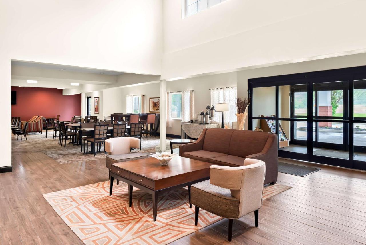 | Best Western Palmyra Inn & Suites