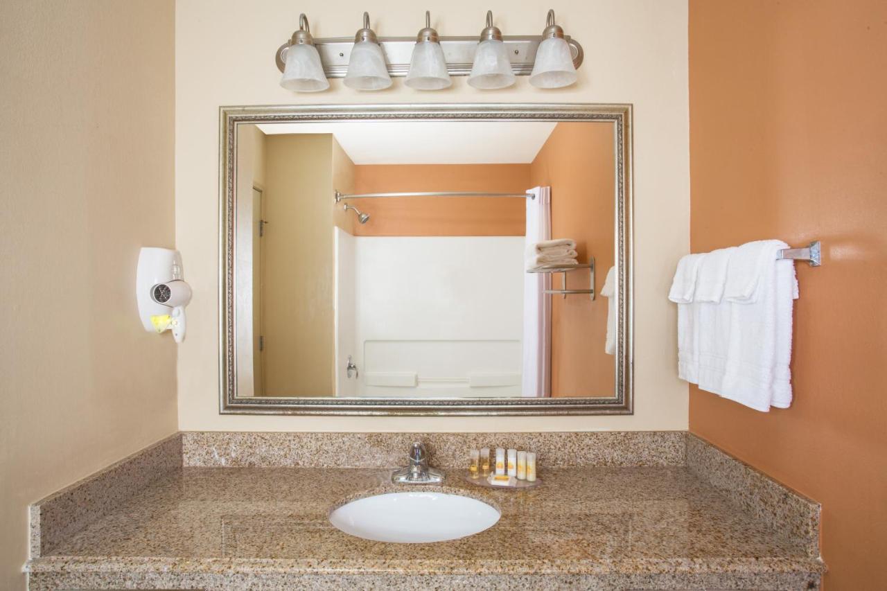 Studio Suite with 2 Queen Beds, Non-Smoking at Days Inn & Suites by Wyndham Thibodaux