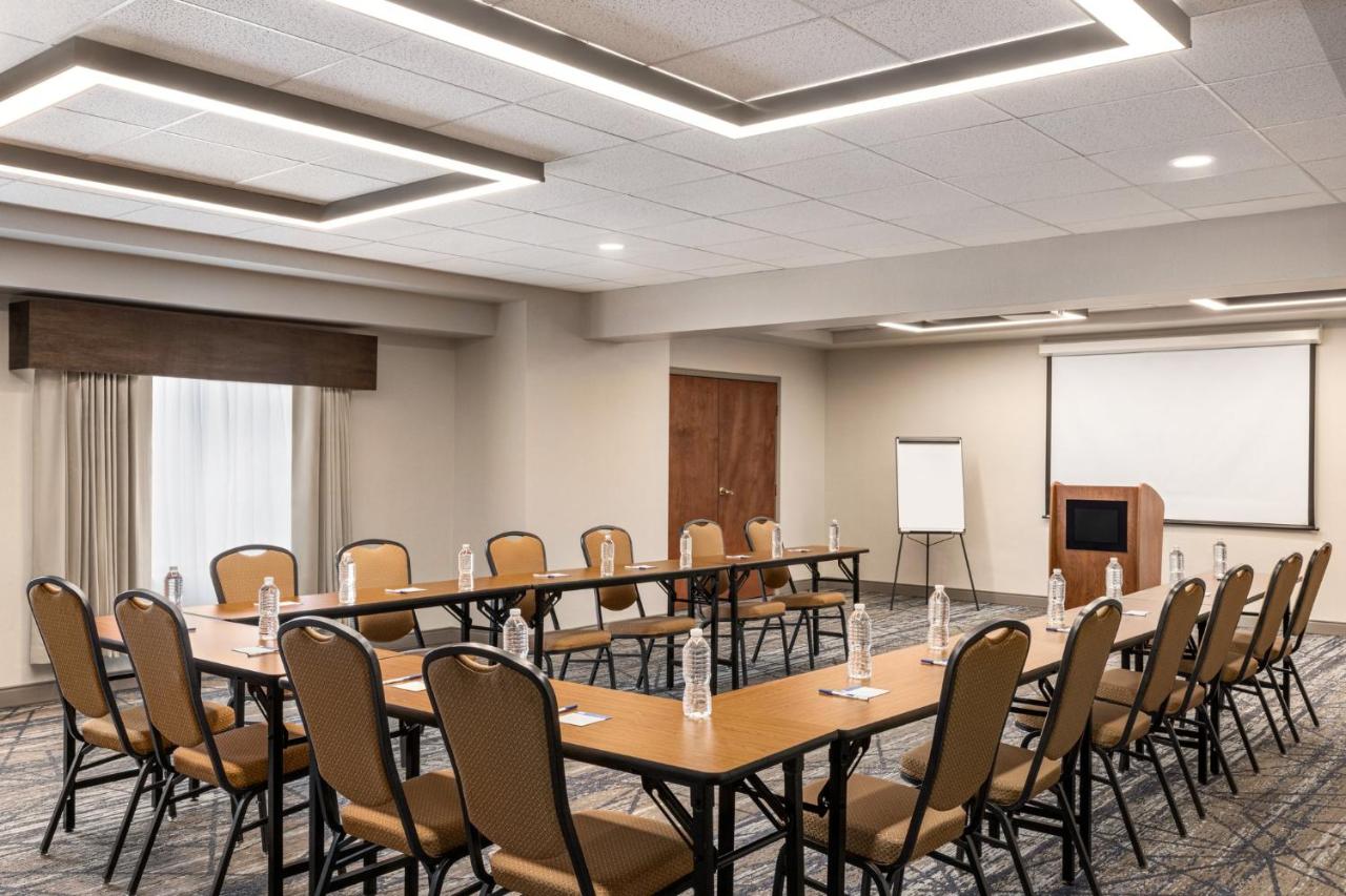 | Holiday Inn Express and Suites Indianapolis W- Airport Area, an IHG Hotel
