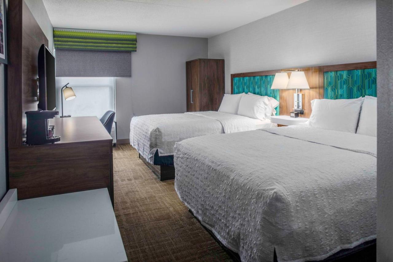 Non-Smoking Double/Double Room at Hampton Inn Detroit/Northville