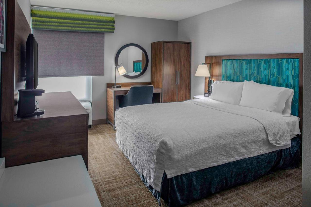 Double Room - Mobility/Hearing Access with Roll-In Shower at Hampton Inn Detroit/Northville